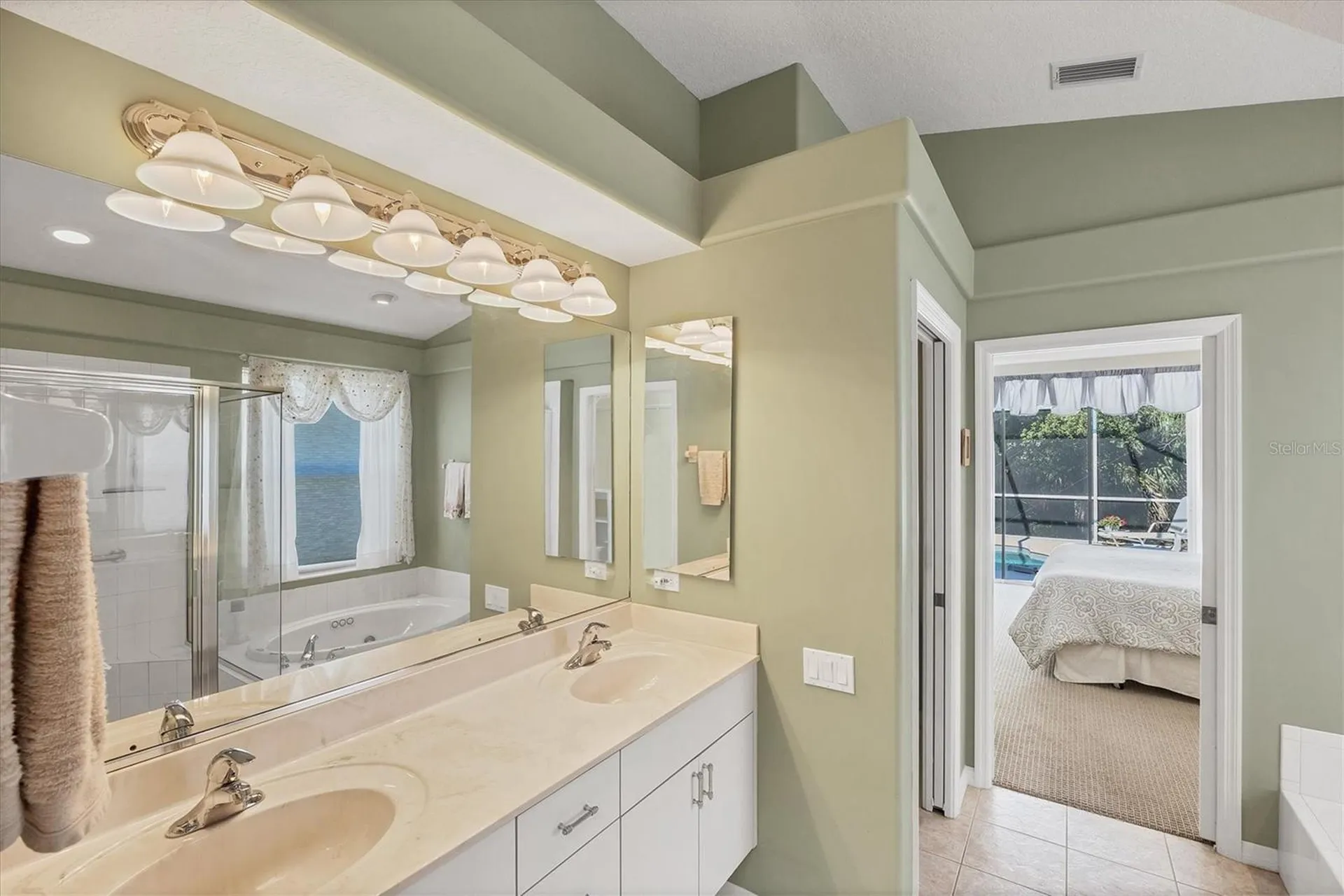 407 Pinewood Lake Drive Venice FL 34285