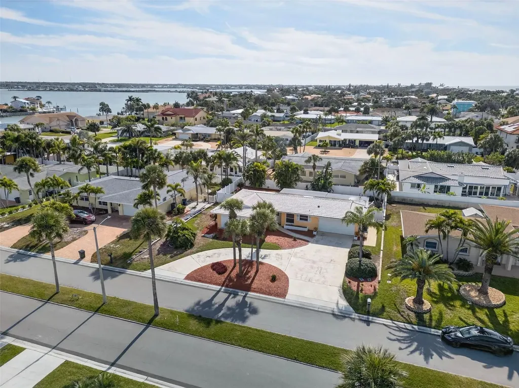 104 22nd Street Belleair Beach FL 33786