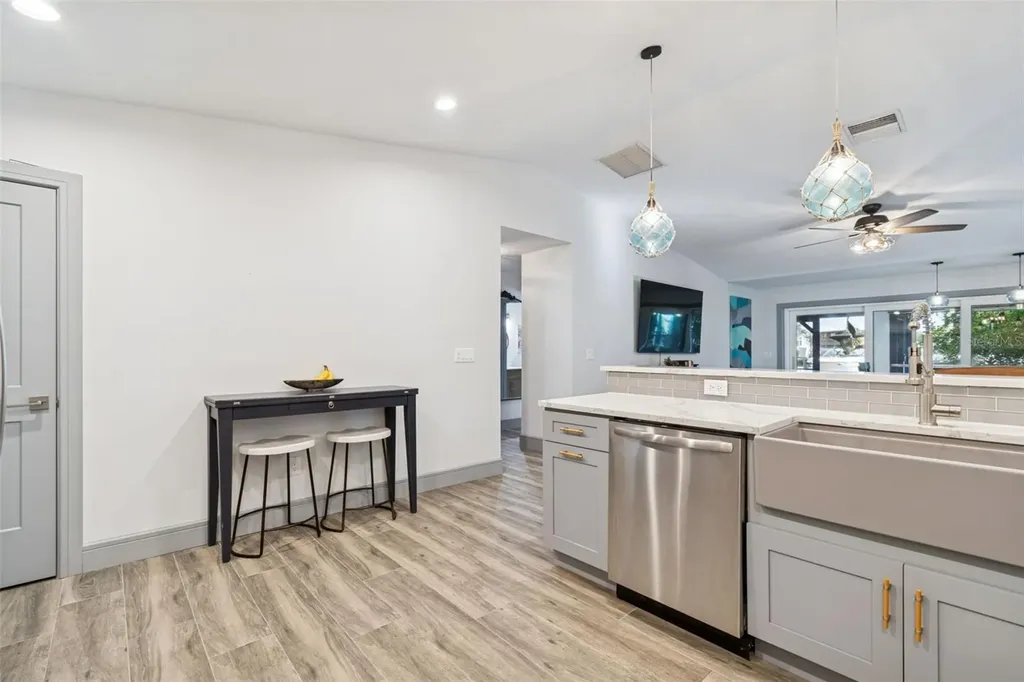 292 Sunlit Cove Drive NE St Petersburg FL 33702