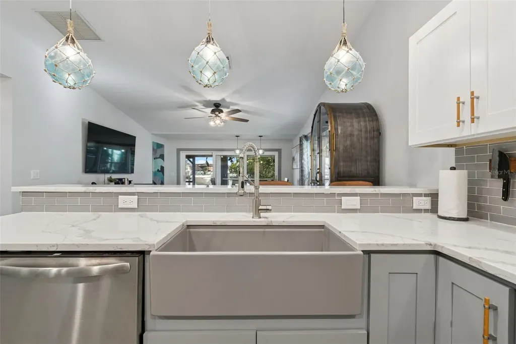 292 Sunlit Cove Drive NE St Petersburg FL 33702