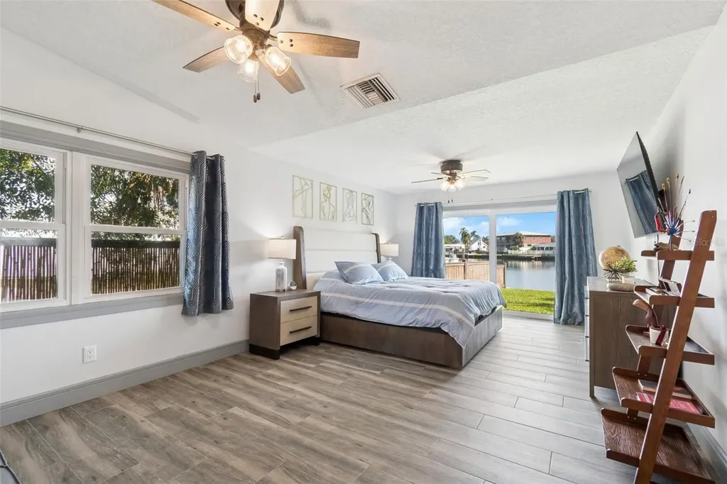 292 Sunlit Cove Drive NE St Petersburg FL 33702