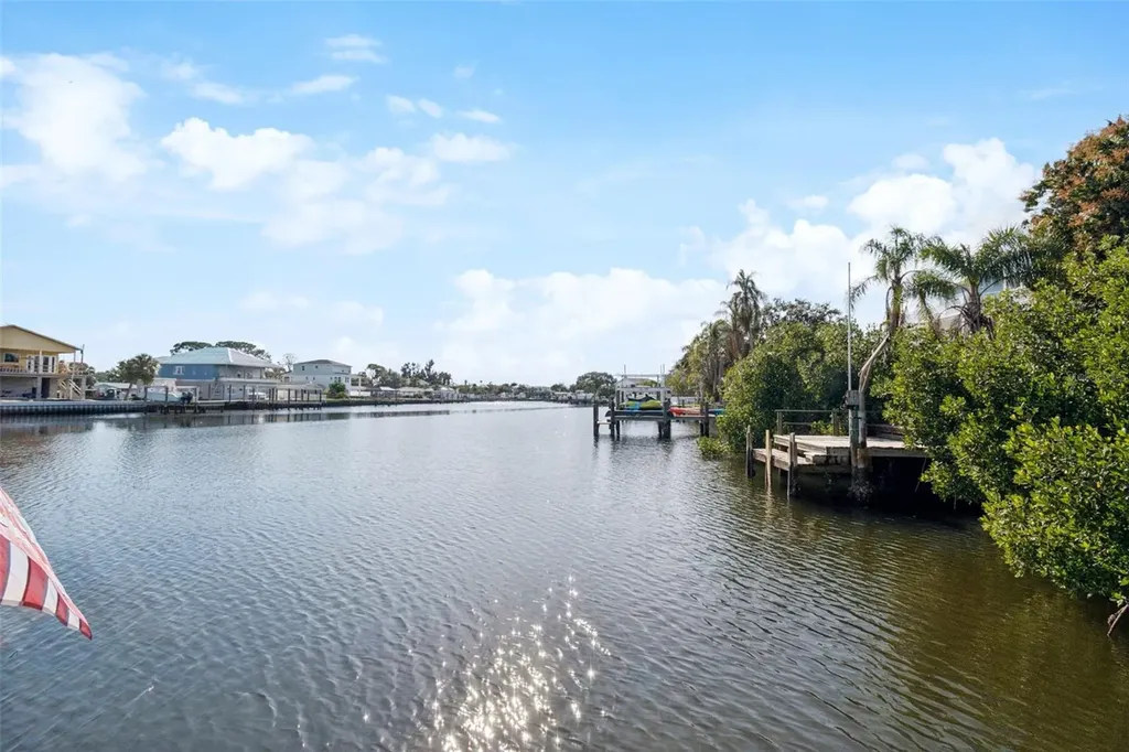 292 Sunlit Cove Drive NE St Petersburg FL 33702