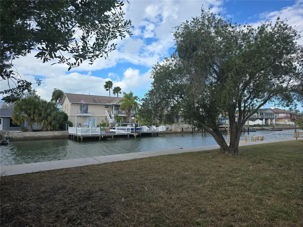 13737 Michelle Avenue Hudson FL 34667