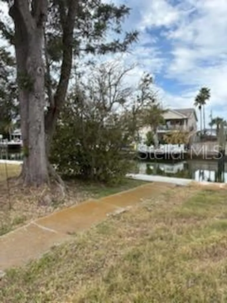13737 Michelle Avenue Hudson FL 34667