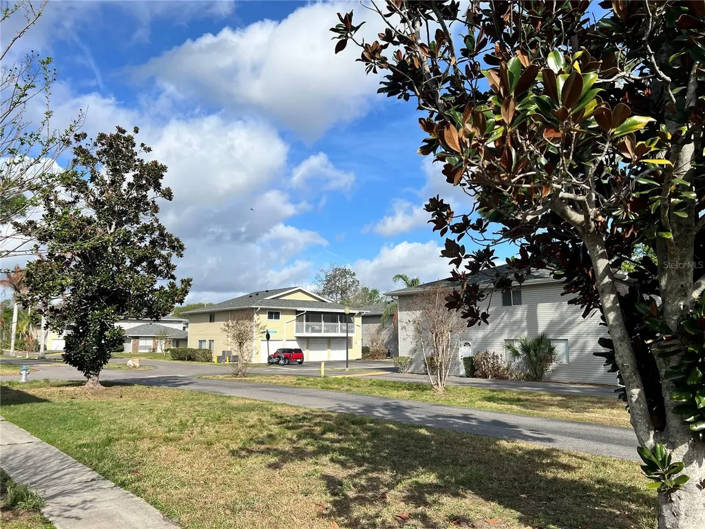 4251 Pinebark Avenue Orlando FL 32811