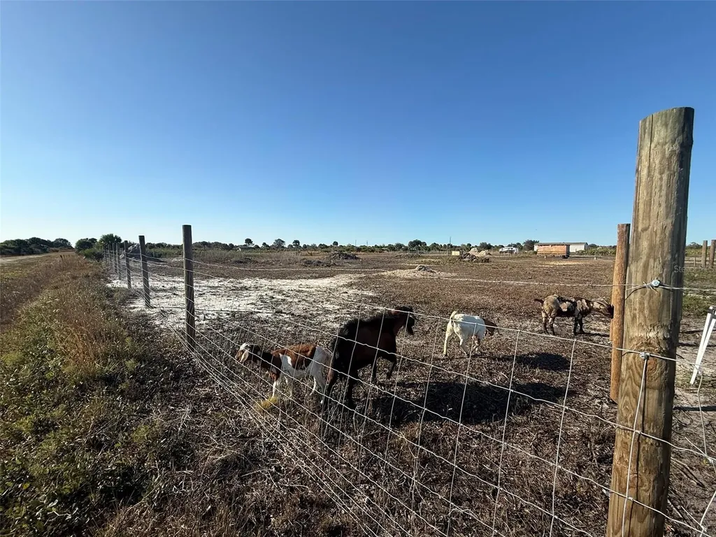 21377 NW 276th Street Okeechobee FL 34972