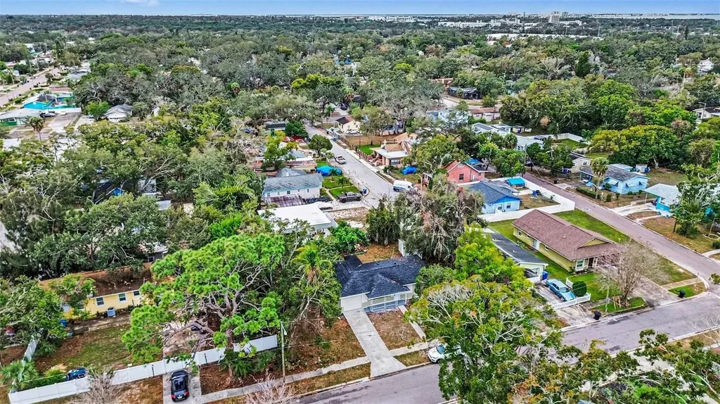 2560 Queensboro Avenue S St Petersburg FL 33712