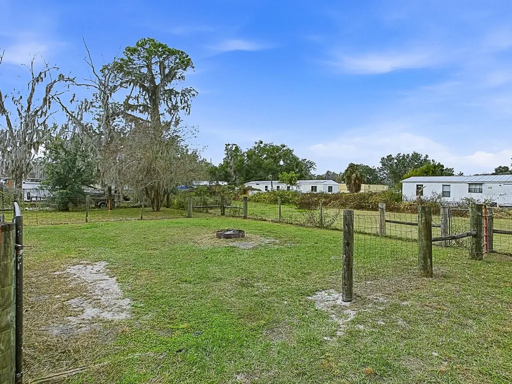 4988 County Road 155 Wildwood FL 34785