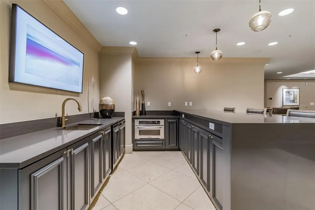 450 Knights Run Avenue Tampa FL 33602