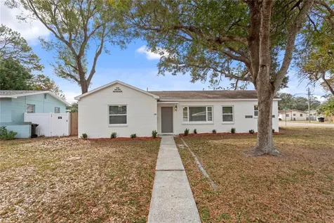 134 SW Lincoln Circle N St Petersburg FL 33703