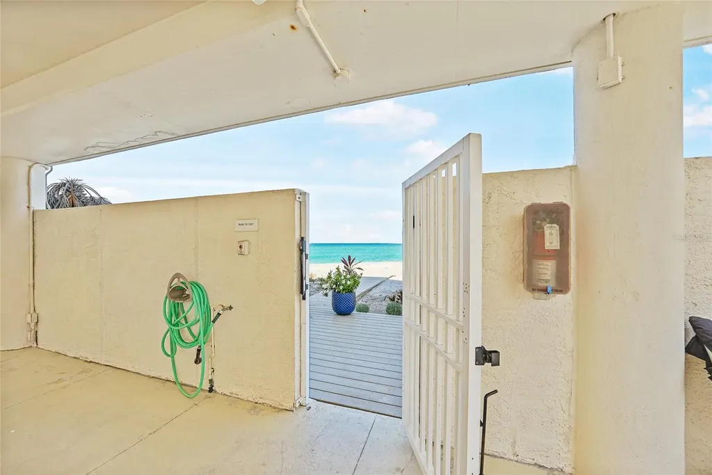 2590 N Beach Road Englewood FL 34223