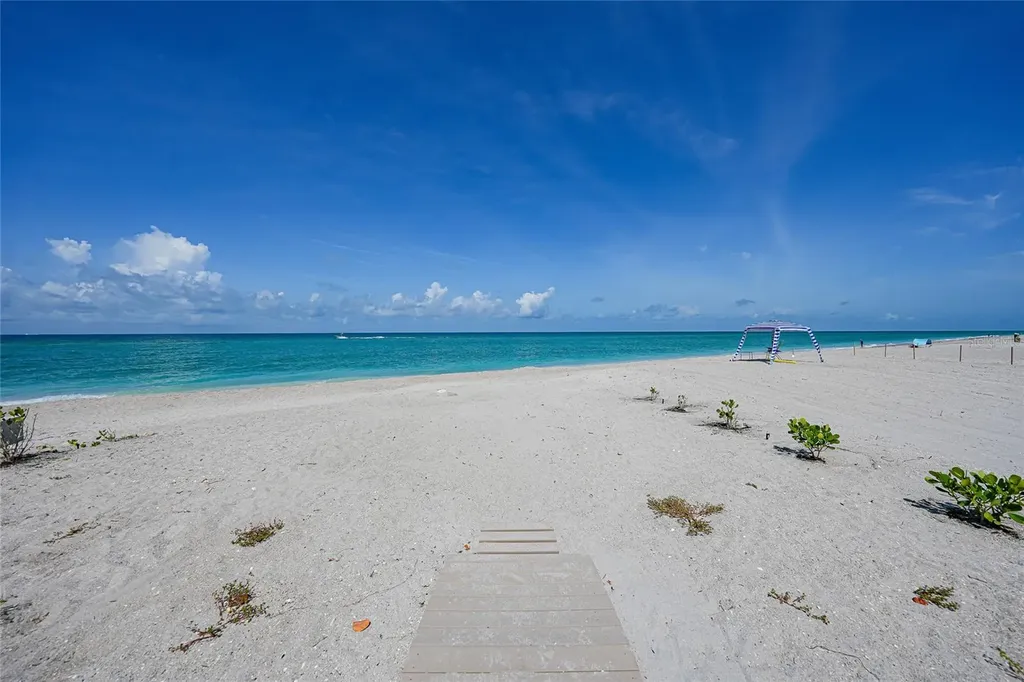 2590 N Beach Road Englewood FL 34223