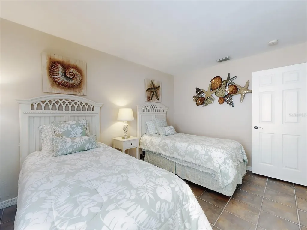 1305 Wayne Avenue New Smyrna Beach FL 32168