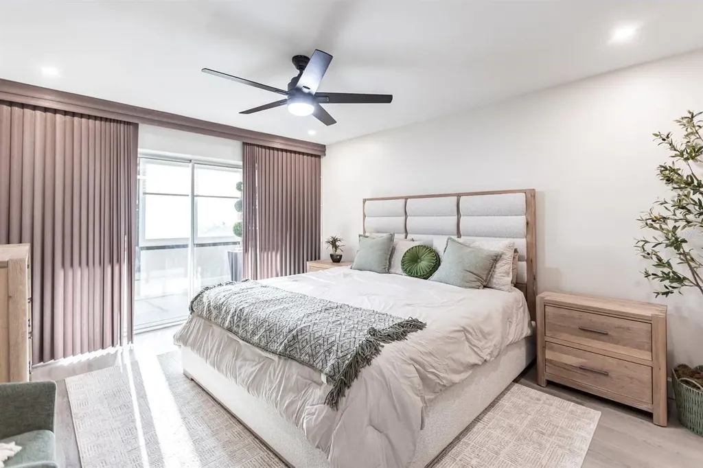 1125 W Peppertree Drive Sarasota FL 34242