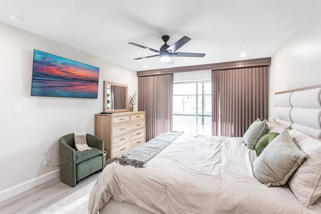1125 W Peppertree Drive Sarasota FL 34242