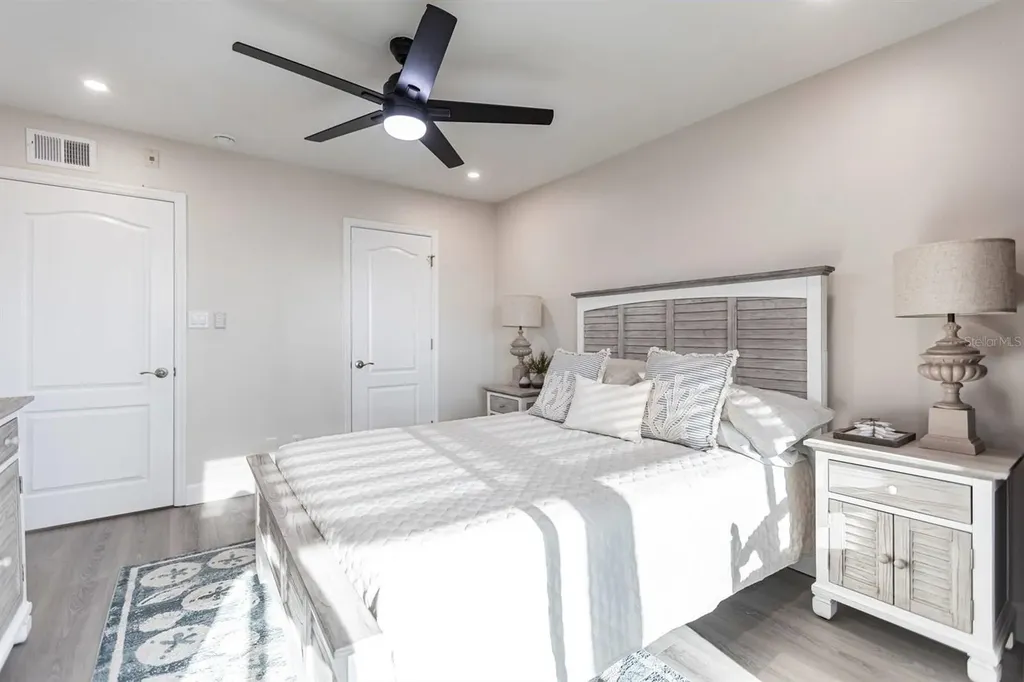 1125 W Peppertree Drive Sarasota FL 34242
