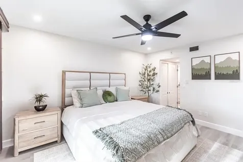 1125 W Peppertree Drive Sarasota FL 34242