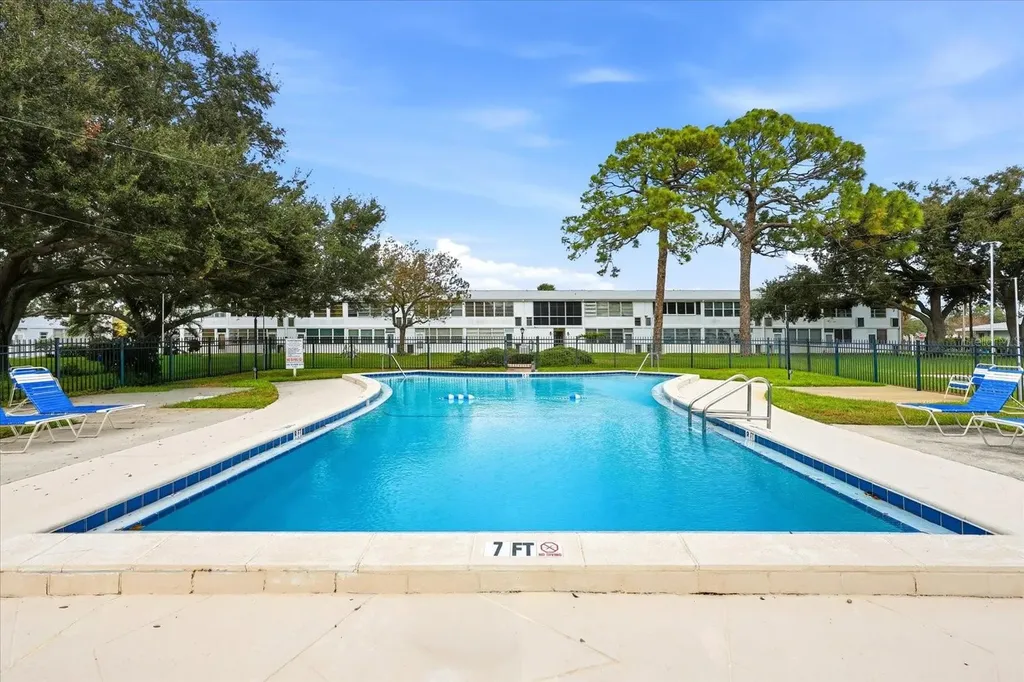 1001 77th Avenue N St Petersburg FL 33702