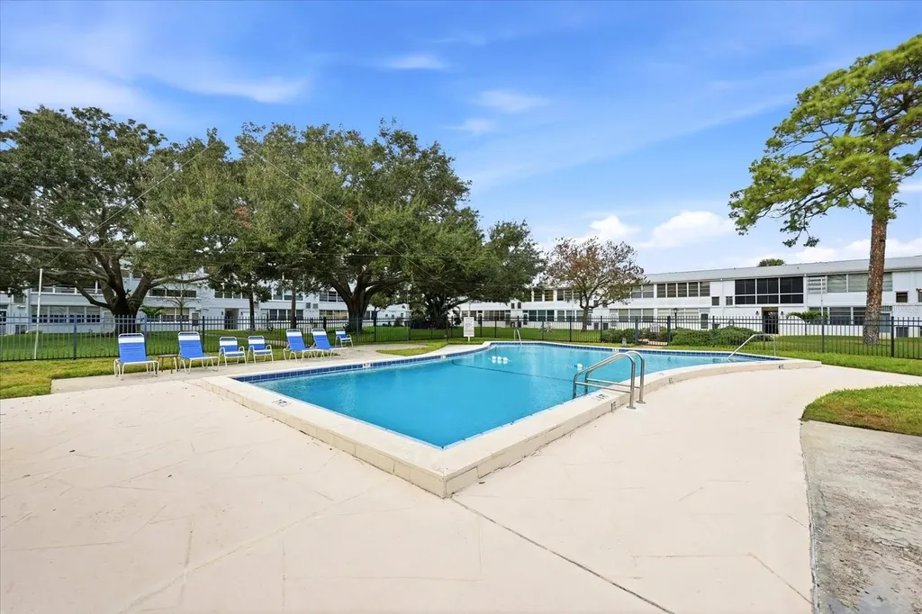 1001 77th Avenue N St Petersburg FL 33702