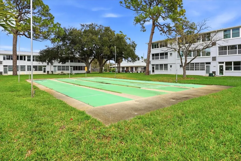 1001 77th Avenue N St Petersburg FL 33702