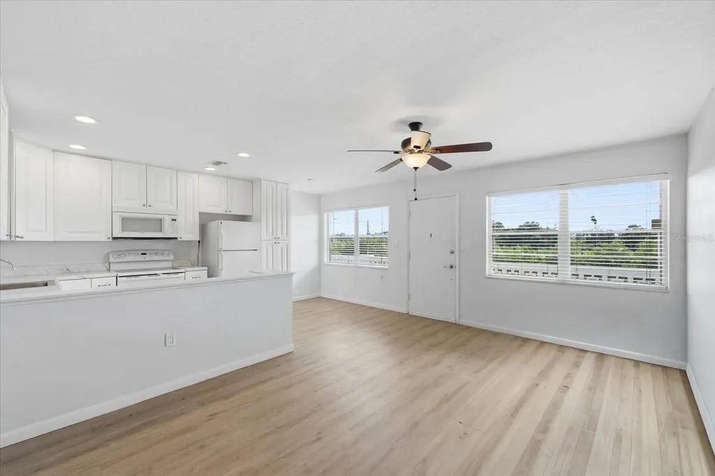 1001 77th Avenue N St Petersburg FL 33702