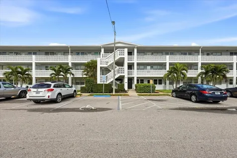 1001 77th Avenue N St Petersburg FL 33702