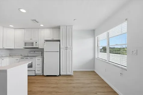 1001 77th Avenue N St Petersburg FL 33702