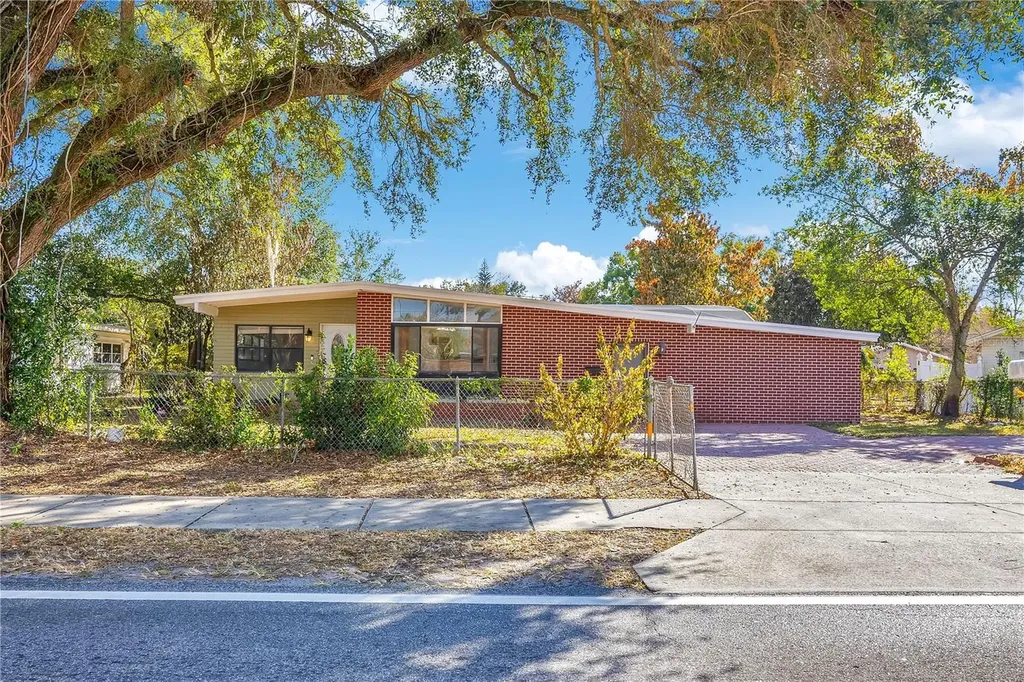 2420 Pershing Avenue Orlando FL 32806
