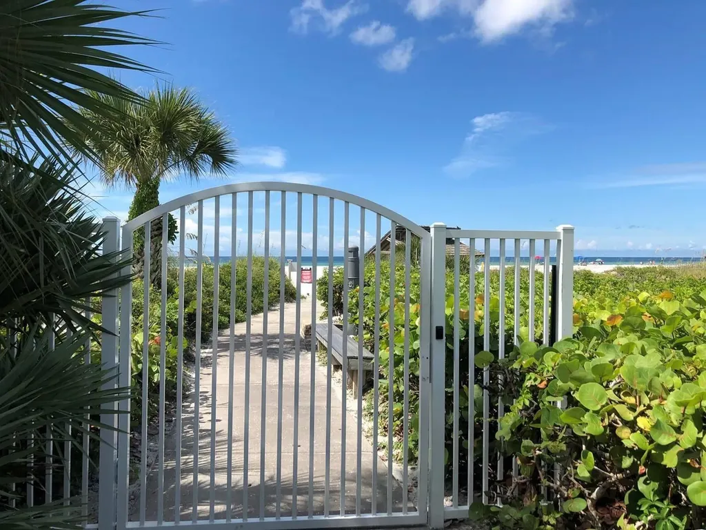 1125 W Peppertree Drive Sarasota FL 34242