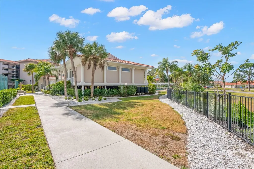 12 Mariner Drive Tarpon Springs FL 34689