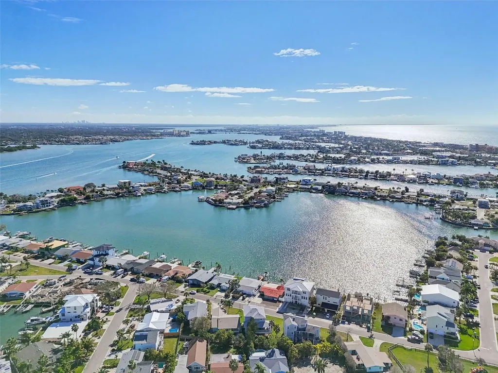 216 176th Avenue E Redington Shores FL 33708