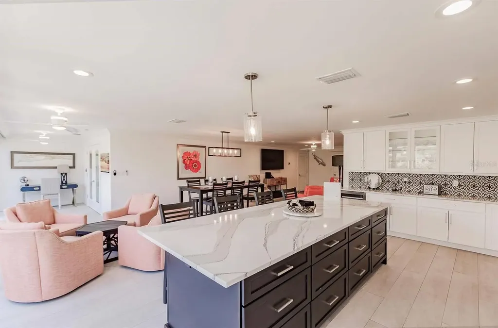 1125 W Peppertree Drive Sarasota FL 34242