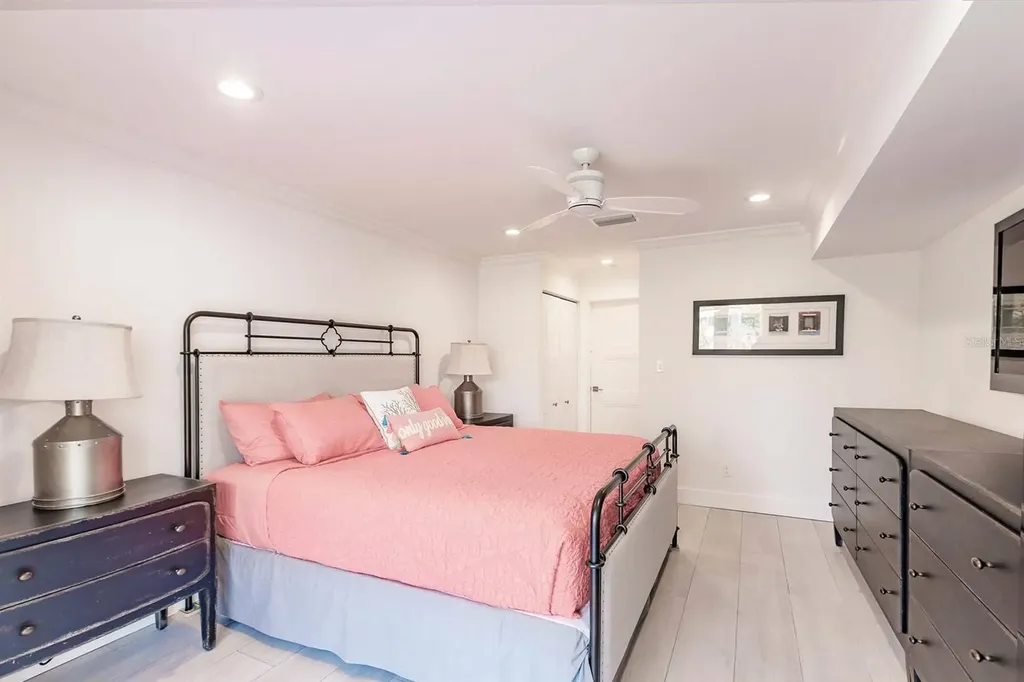 1125 W Peppertree Drive Sarasota FL 34242