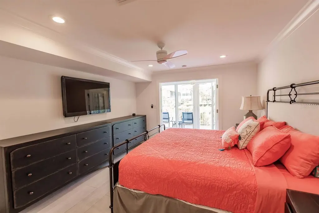 1125 W Peppertree Drive Sarasota FL 34242