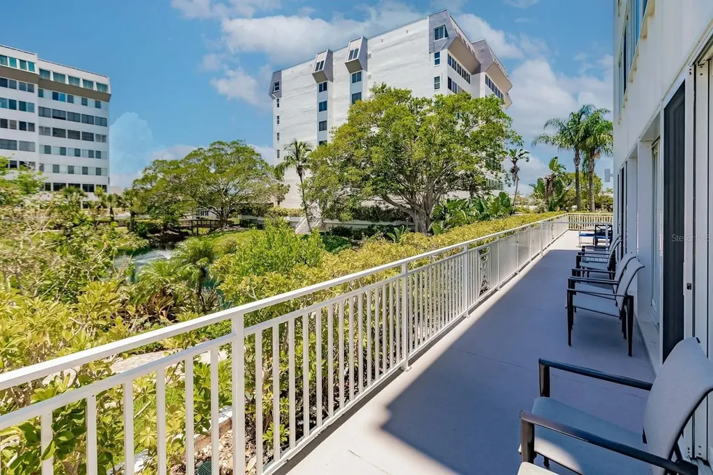 1125 W Peppertree Drive Sarasota FL 34242