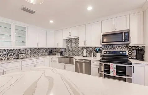 1125 W Peppertree Drive Sarasota FL 34242