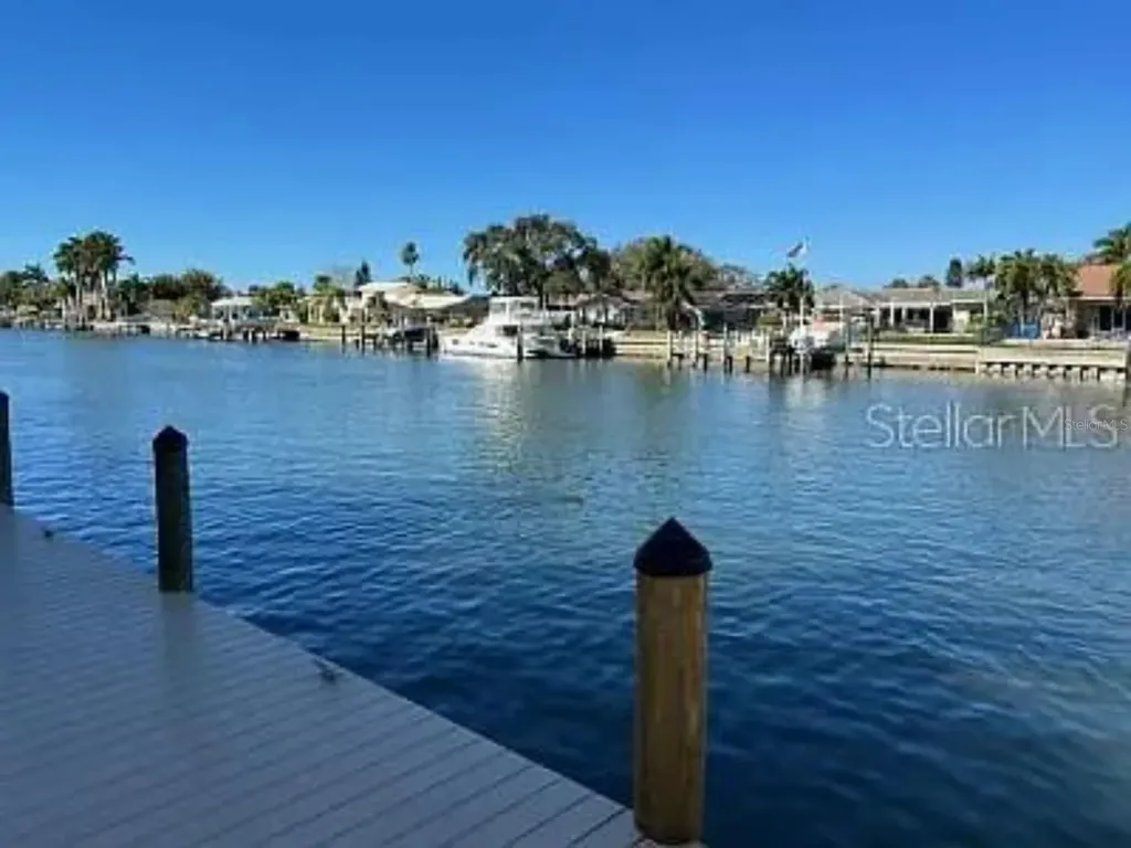 4904 38th Way S St Petersburg FL 33711