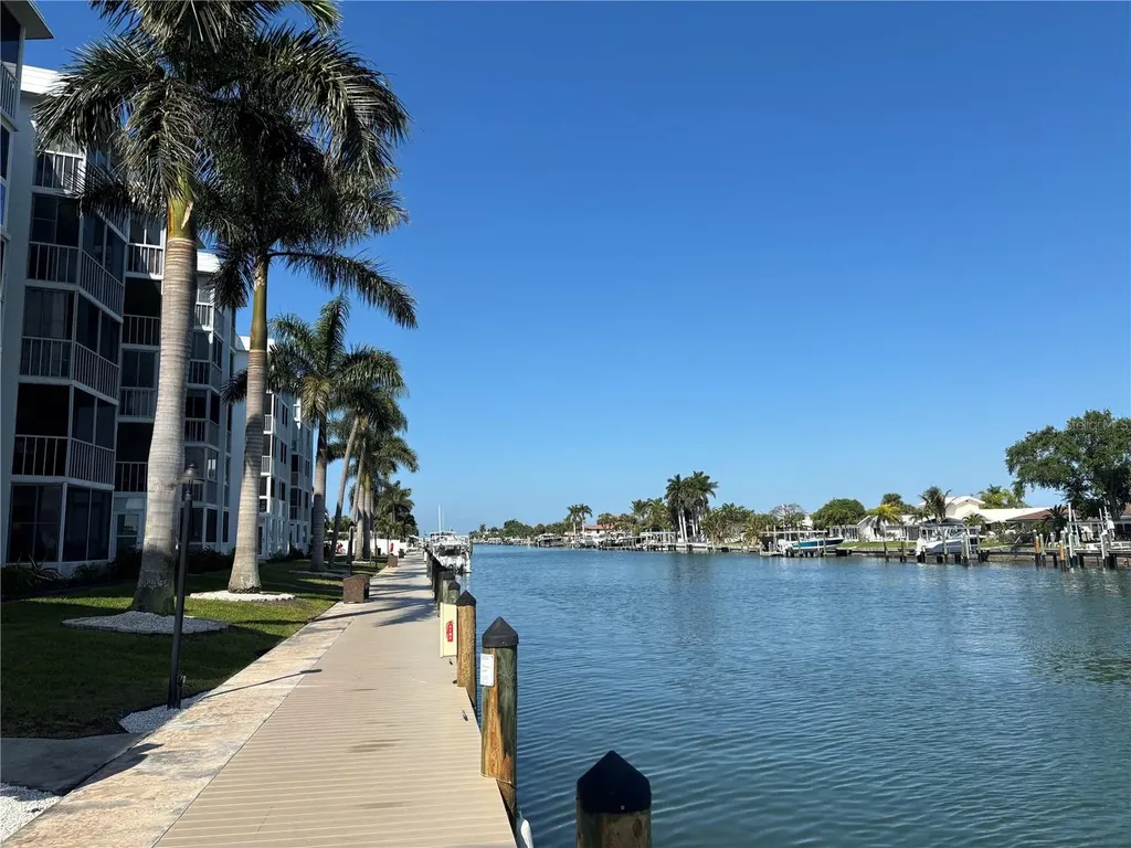 4904 38th Way S St Petersburg FL 33711