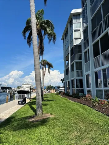 4904 38th Way S St Petersburg FL 33711