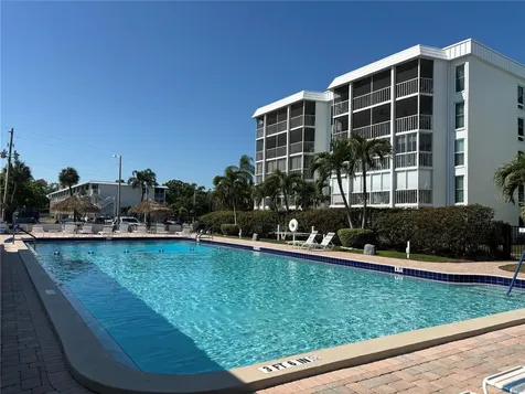 4904 38th Way S St Petersburg FL 33711