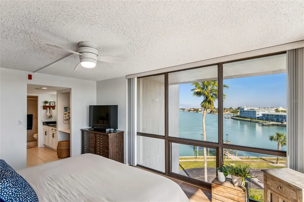 1 Key Capri Treasure Island FL 33706