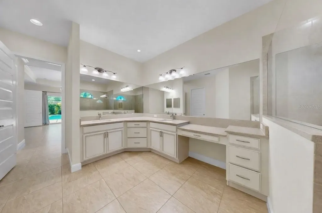 16005 42nd Glen E Parrish FL 34219