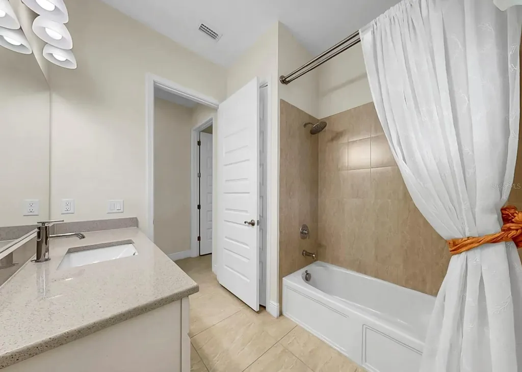 16005 42nd Glen E Parrish FL 34219