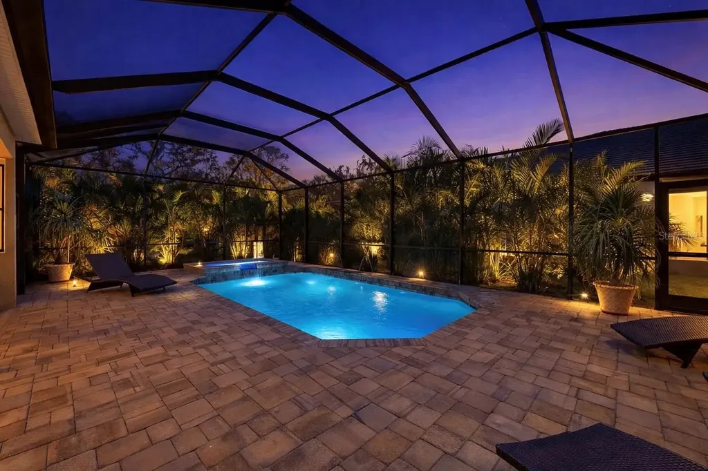 16005 42nd Glen E Parrish FL 34219