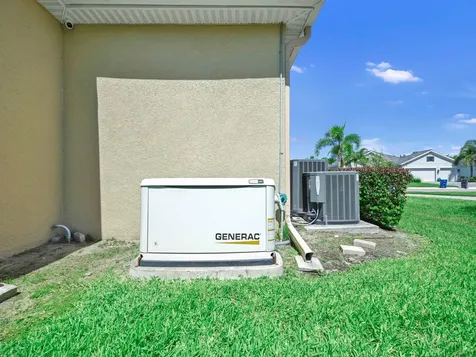 16005 42nd Glen E Parrish FL 34219