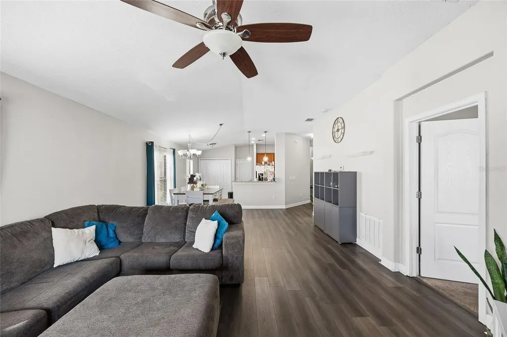 10019 Newminster Loop Ruskin FL 33573