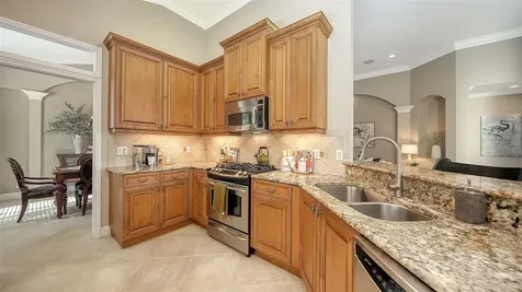 7325 Lake Forest Glen Lakewood Ranch FL 34202