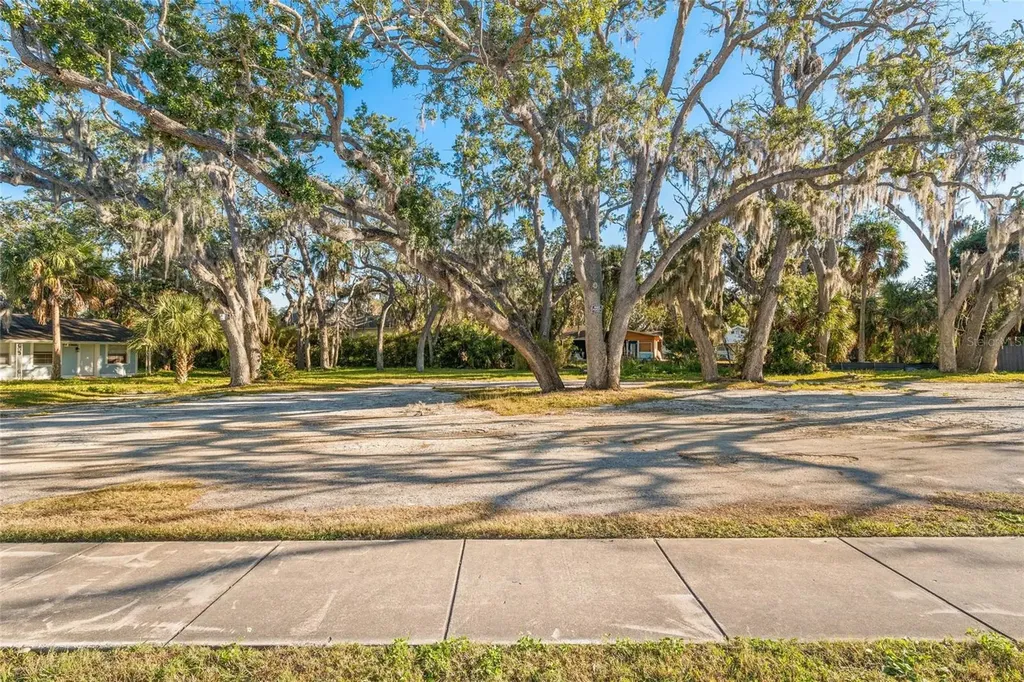404 Canal Street Tarpon Springs FL 34689
