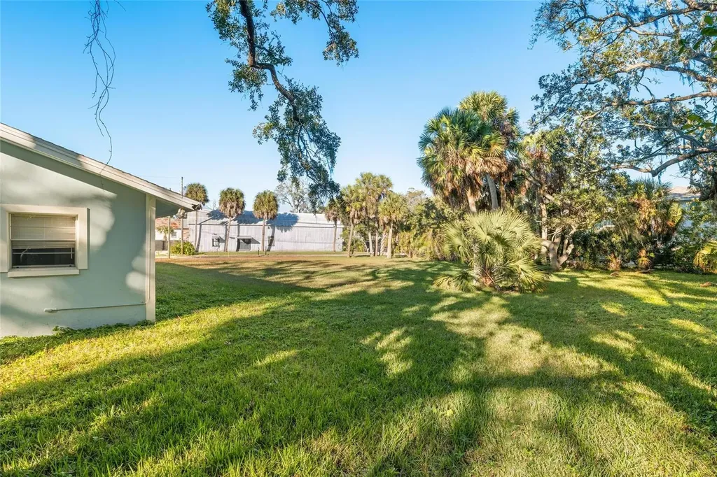 404 Canal Street Tarpon Springs FL 34689