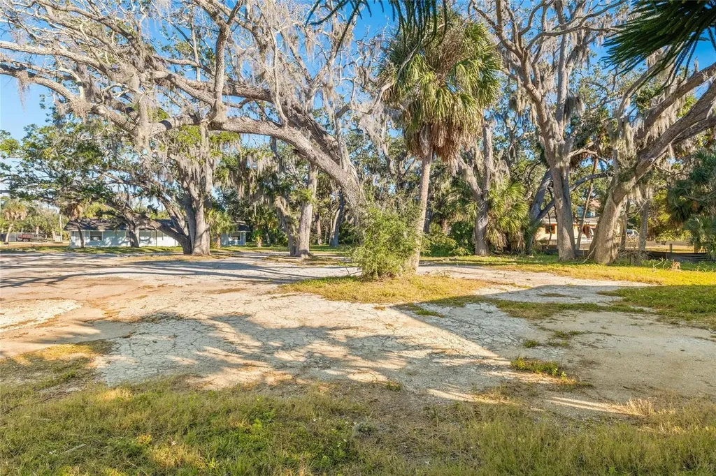 404 Canal Street Tarpon Springs FL 34689